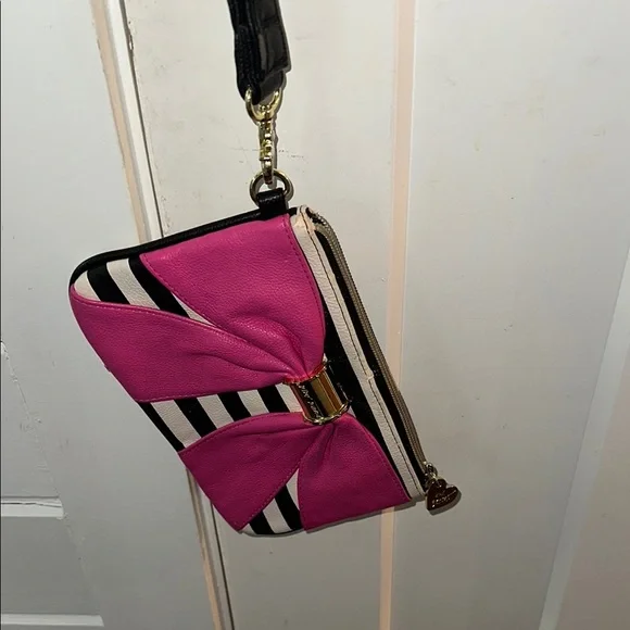 Betsey Johnson Pink and Black Striped Women\'s Bag Amazon.com: Betsey Johnson Striped Bow Tote : Clothing  main image 4